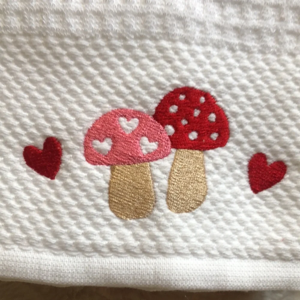 Casaba Mushroom Hearts Kitchen Towels